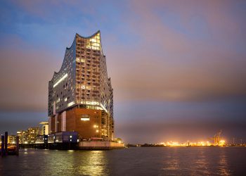Elbphilharmonie_Westansicht_Abend2_Foto_Thies_Raetzke