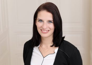 comm:unications stockt weiter auf: Julia Steinbichler verstärkt als Team-Assistant