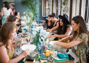 Der neue Spa Trend für zu Hause: Palmolives erste Cremeduschen mit Tonerde