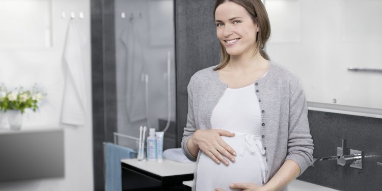 Zähneputzen ohne künstliche Farb- und Aromastoffe: meridol® PUR sorgt für ein gutes Gefühl bei der Zahnfleischpflege