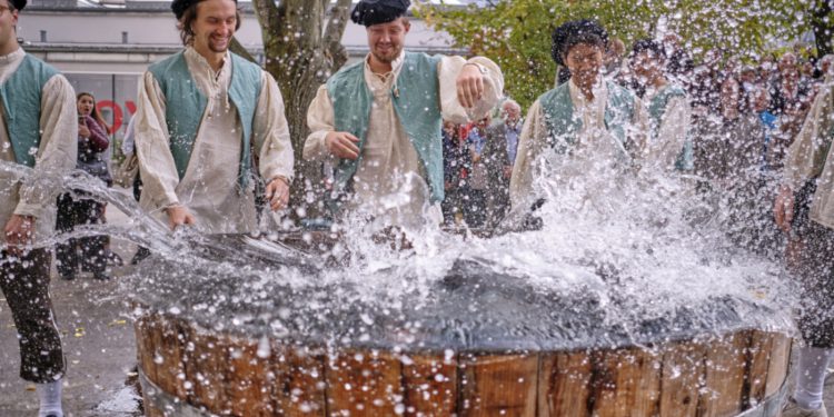 Wassertaufe des Nachwuchses: druck.at unterstützt Gautschfeier der „Graphischen“