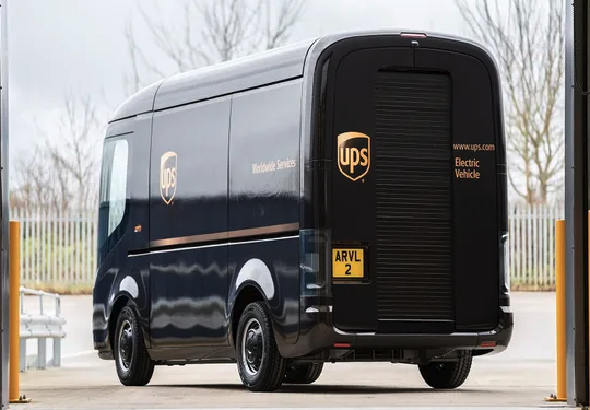 UPS investiert in ARRIVAL und treibt die Elektrifizierung seiner Flotte voran – durch die Bestellung von 10.000 Zustellfahrzeugen mit E-Antrieb