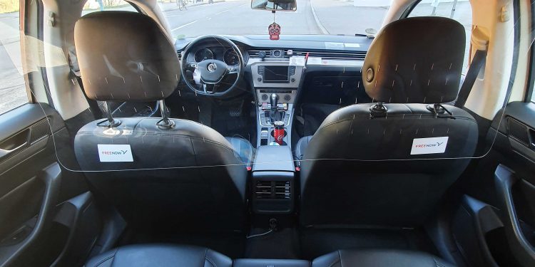FREE NOW stattet Wiener Taxis mit Trennwänden aus
