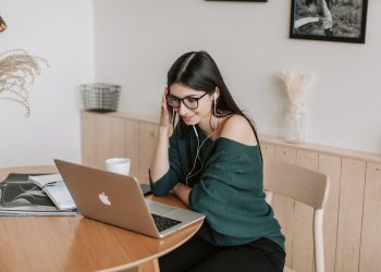 PR für die Ohren_(c)pexels-vlada-karpovich