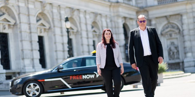 Lockdown-Ende: Taxi-Dienst FREE NOW wappnet sich für Öffnung in Gastronomie, Kultur & Co.