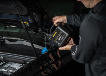 Die Finnen kommen! Klarsicht beim Autofahren bei Regen, Eis und Schnee Produktneuheit „KORREK Pro TFC™ Windscreen Wash -20°C“ vereint Scheibenreinigung mit Glasversiegelung sowie Frostschutz
