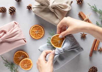 Klimaschutz durch nachhaltige Weihnachtsgeschenke – vom Recyclingprodukt zum Weihnachtsessen