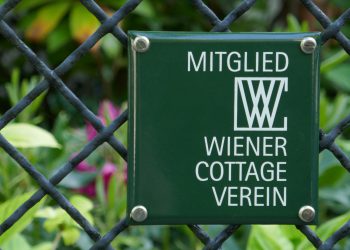 Wiener Cottage Verein bringt 150 Jahr-Jubiläums-Briefmarke und Emaille-Plakette heraus