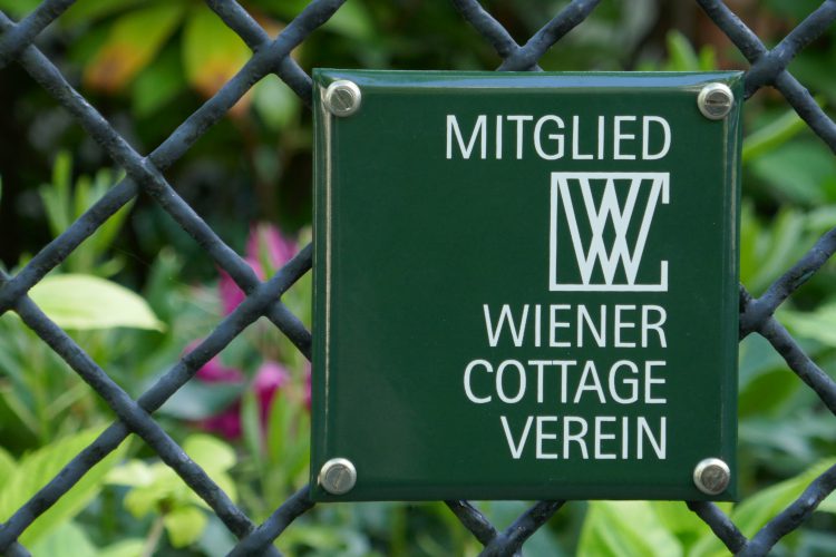 Wiener Cottage Verein bringt 150 Jahr-Jubiläums-Briefmarke und Emaille-Plakette heraus