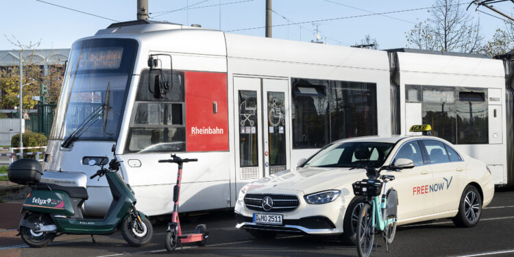 FREE NOW und Rheinbahn starten Kooperation (c) FREE NOW