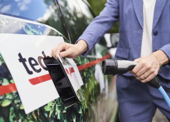 Bauträger finanziert E-Ladesäulen für Mieter in Schnann