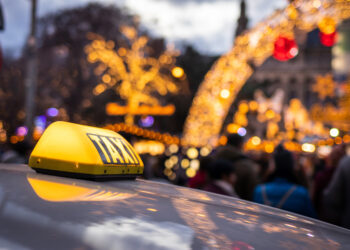 FREE NOW beleuchtet Mobilitätstrends rund um Weihnachten und Silvester (c) Shutterstock encierro