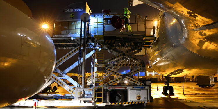 Luftbrücke liefert Hilfsgüter vom UPS Air Hub Köln Bonn nach Istanbul (c) UPS