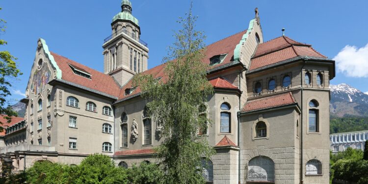 Labor Strauss bringt Denkmalschutz und Brandschutz in Einklang