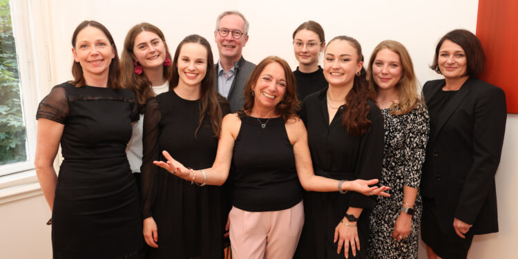 PR-Agentur comm:unications feiert PRetty Moments und die Zukunft der PR