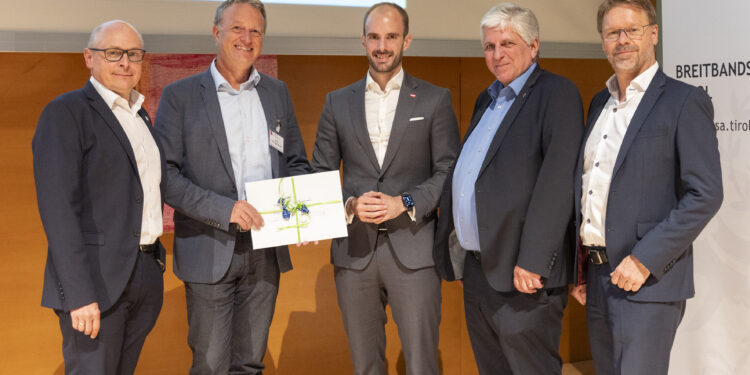 10 Punkte für Österreichs digitale Zukunft: Open Fiber Austria überreicht Positionspapier an Tursky