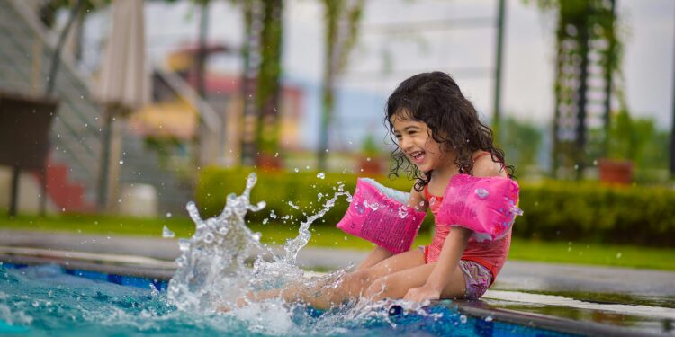 Kindersicherheit: Spielend schwimmen lernen