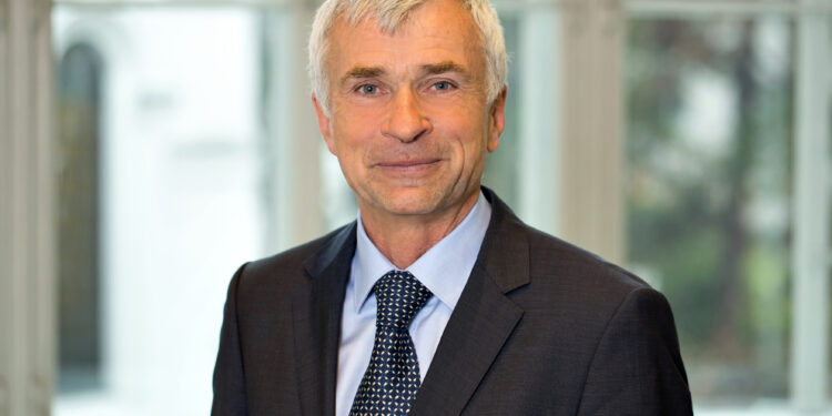 Lebensrettende Lungentransplantationen: Walter Klepetko erhält Preis für Aufbau eines europäischen Ausbildungs- und Austauschprogramms