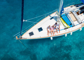 Segelurlaub: Deutsche sind Weltmeister im Frühbuchen – Boataround zeigt Segeltrends auf