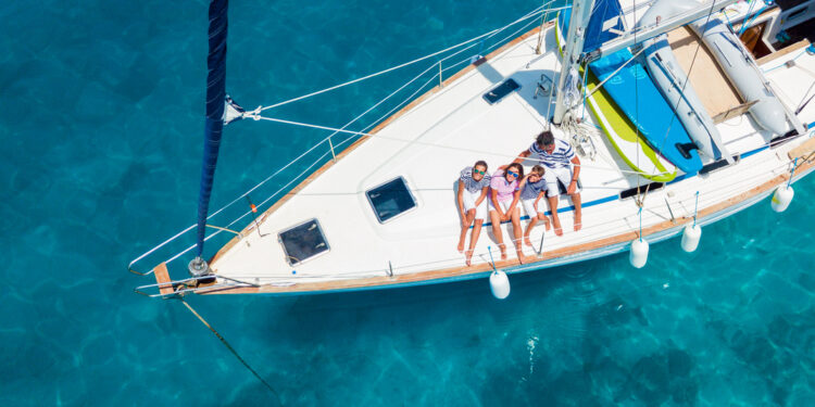 Segelurlaub: Deutsche sind Weltmeister im Frühbuchen – Boataround zeigt Segeltrends auf