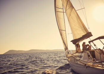 Boataround veröffentlicht Buchungstrends: Wo die Schweizer:innen Segel setzen – und was sie sich das kosten lassen