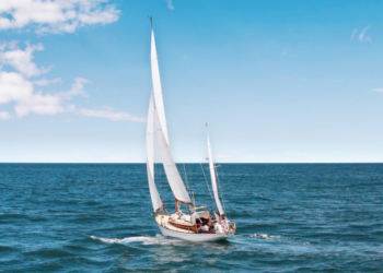 Etat: comm:unications setzt die Segel für die Online-Plattform Boataround in der DACH-Region