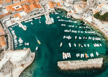 Boataround wertet die Sommersaison 2026 aus: Kroatien bleibt das beliebteste Ziel, doch Segler:innen schätzen zunehmend auch heimische Gewässer